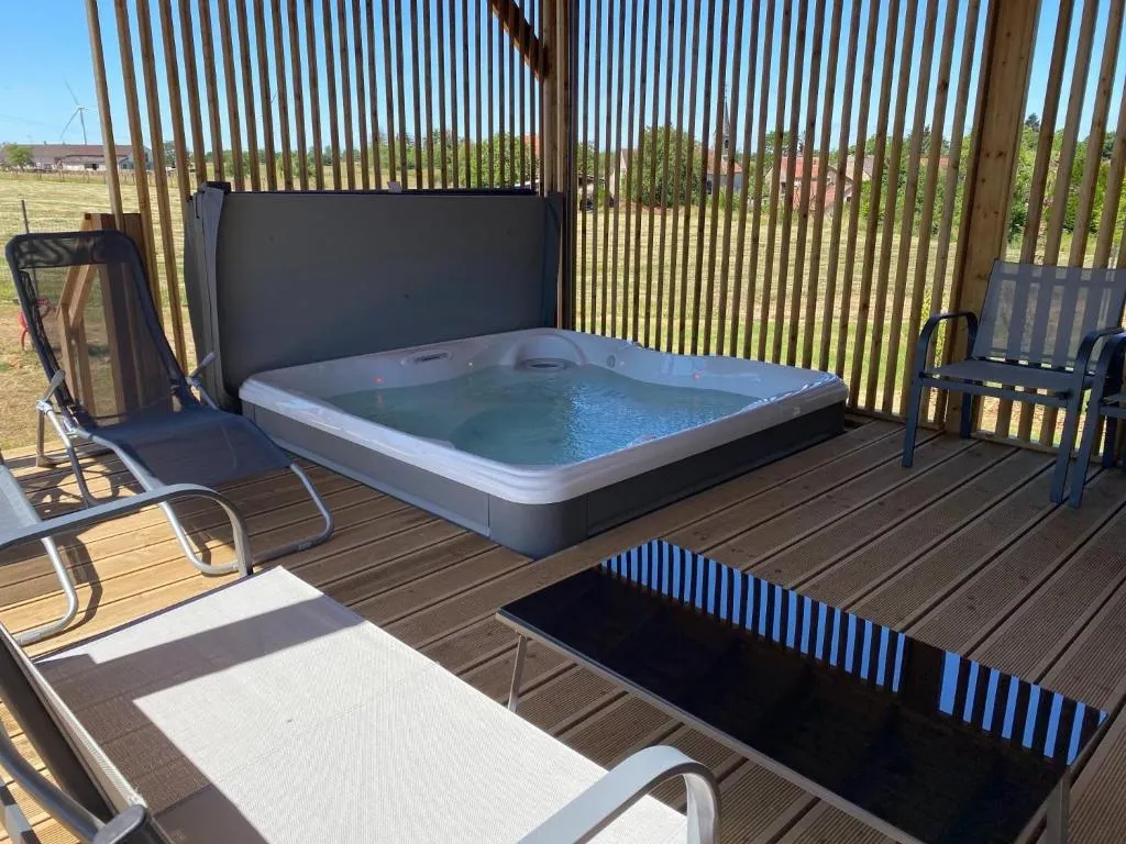 Chalet Au Bois Quartois, suite avec spa à La Quarte