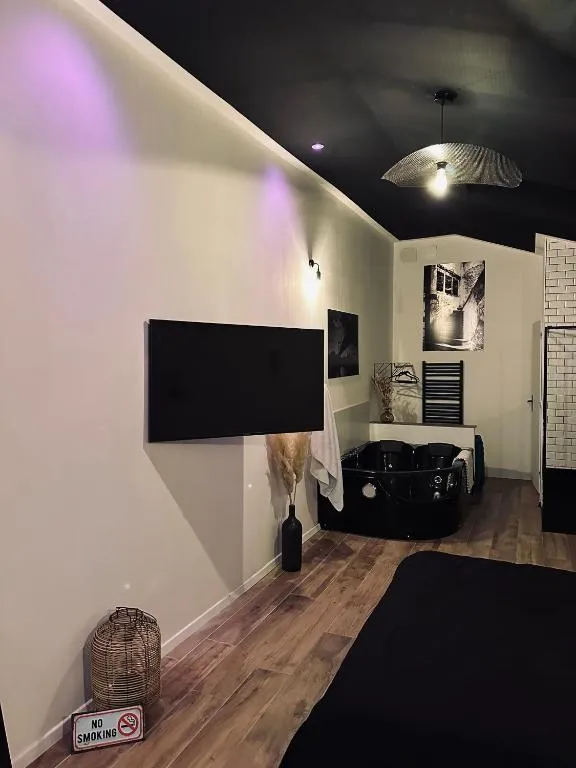 Appartement Balnéo d'Amfreville, suite avec spa à Amfreville-la-Mi-Voie