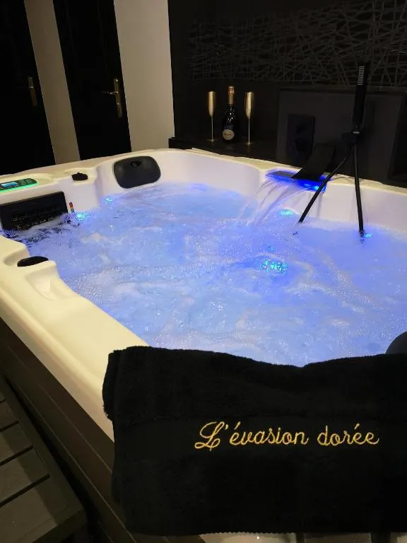 Suite Sauna et Jacuzzi du Havre, suite avec spa à Le Havre