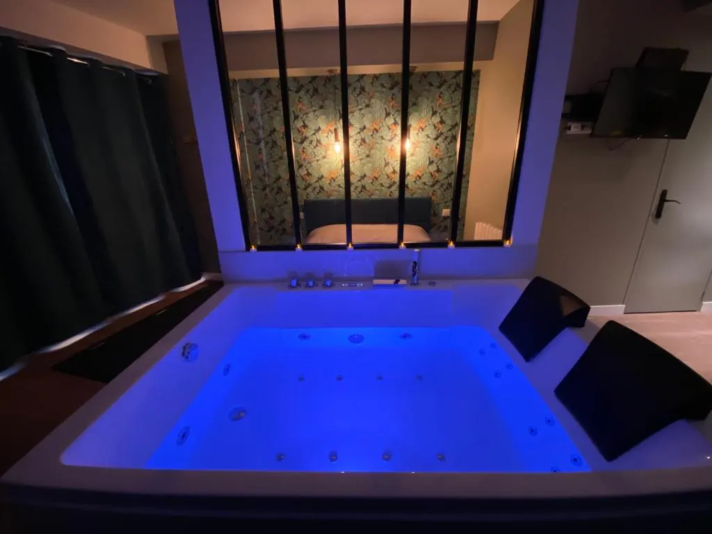 Studio Balnéo de la Marne, suite avec spa à Rouen