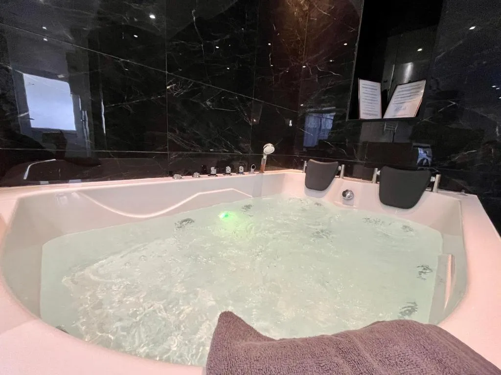 Le Studio Saint-Gervais, suite avec spa à Rouen