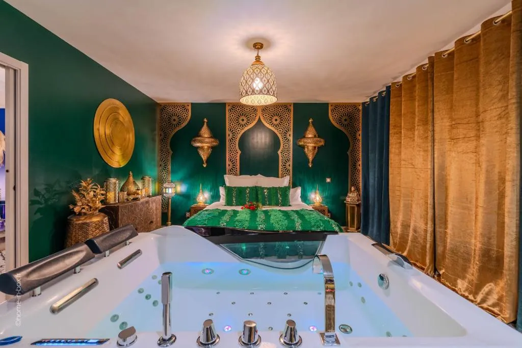 Riad Majorelle, suite avec spa à Nanteuil-lès-Meaux