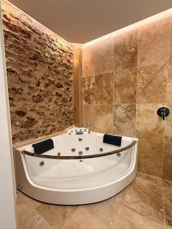 Studio Spa de Bonnelles, suite avec spa à Bonnelles