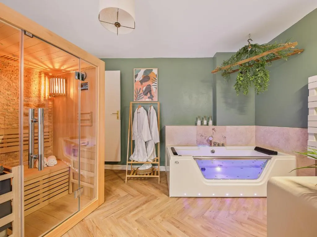 L'Évasion Tropicale, suite avec spa à Bargemon