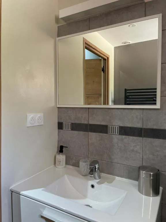 Chambre jacuzzi du Ventoux à Bédoin, photo 7