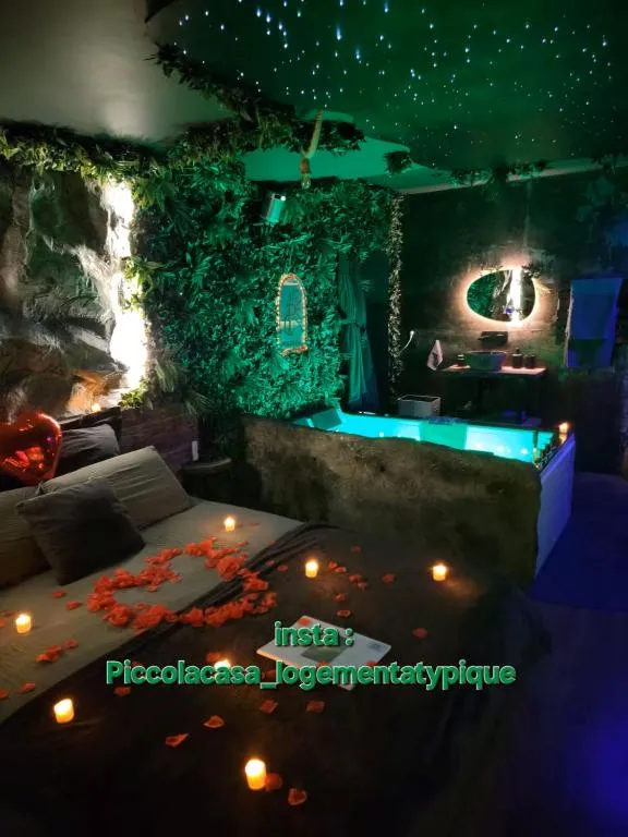 Piccola Casa Côté Forêt, love room à La Verpillière