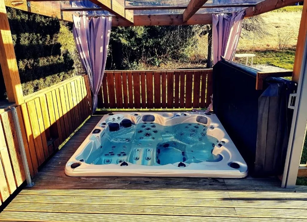 Montagne Lac et Spa, suite avec spa à Anould