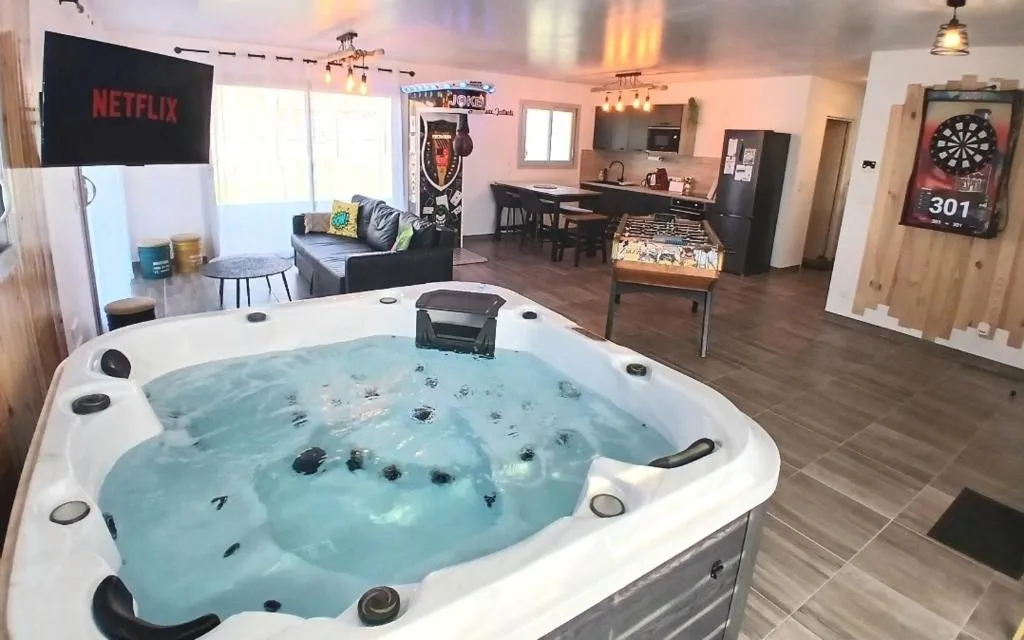 Maison jeux et jacuzzi, suite avec spa à Soulosse-sous-Saint-Élophe