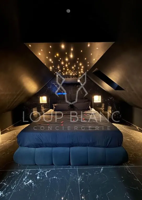 BlackRoom Balnéo, suite avec spa à Belfort