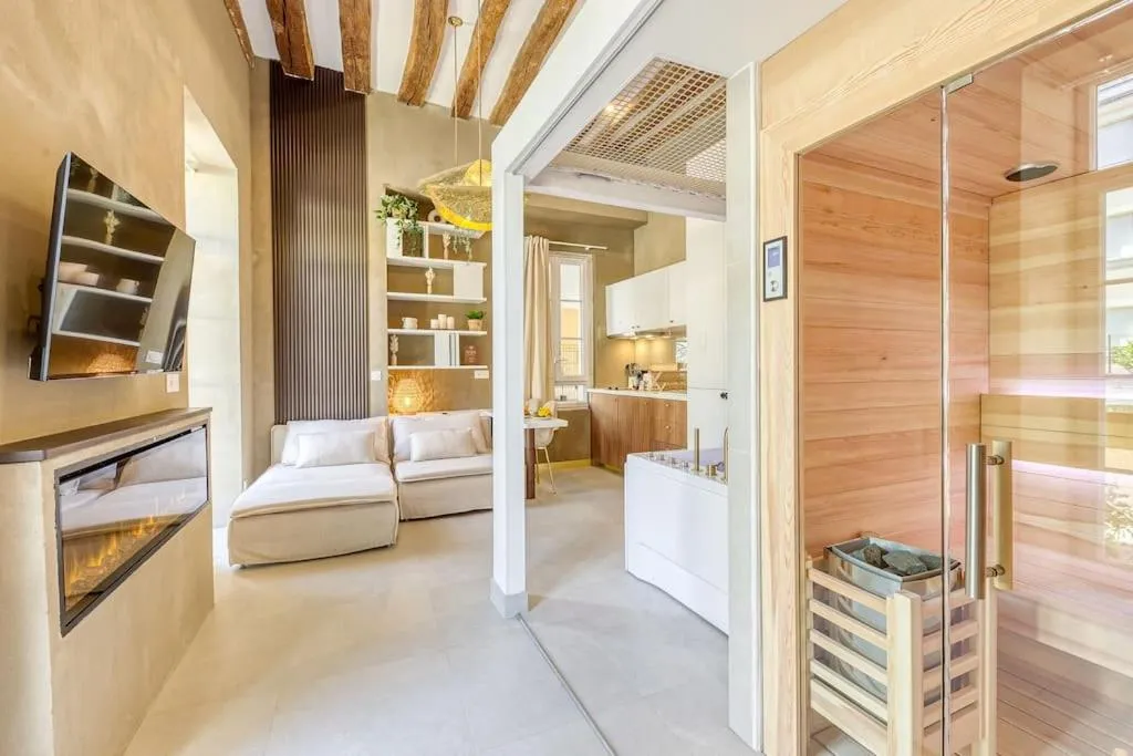 Suite Jacuzzi d'Arpajon, suite avec spa à Arpajon