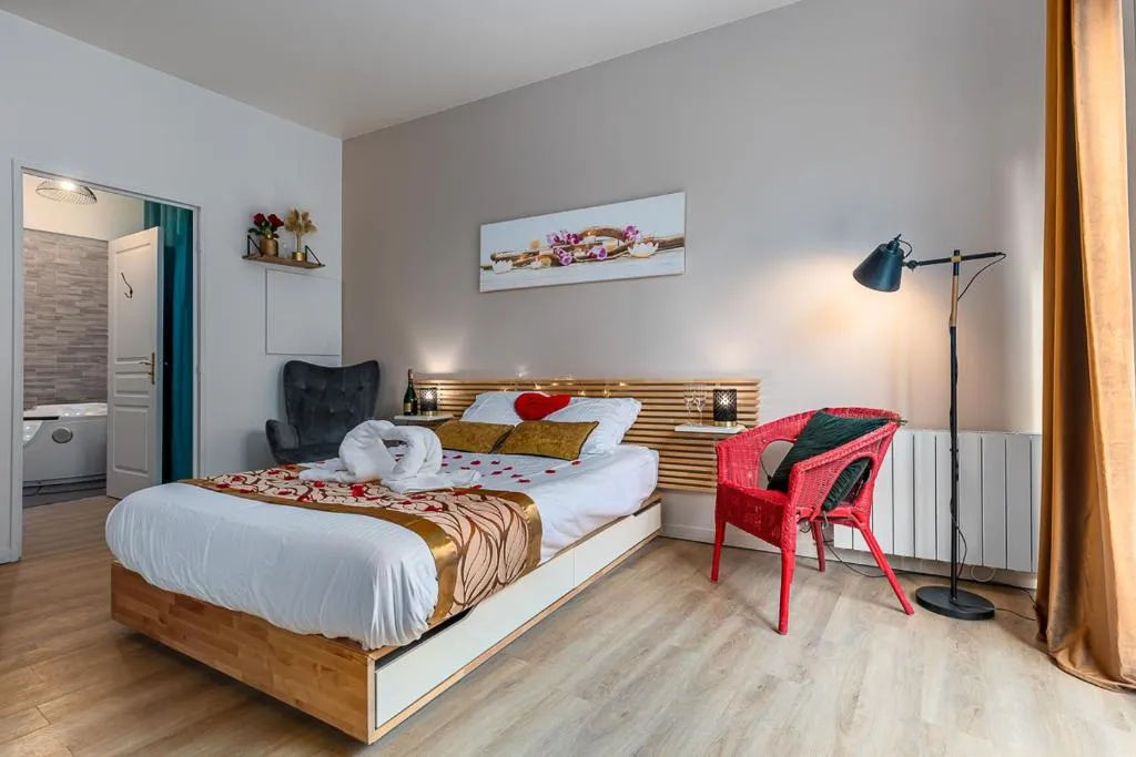 L'Appartement Jacuzzi d'Asnières, suite avec spa à Asnières-sur-Seine