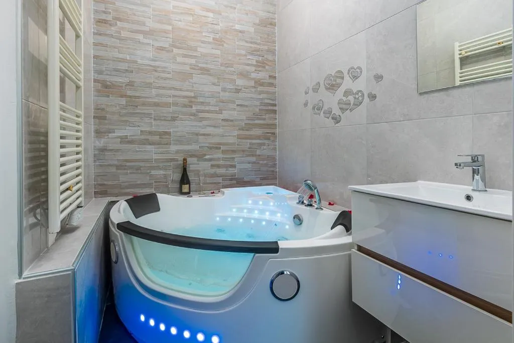 L'Appartement Jacuzzi d'Asnières à Asnières-sur-Seine, photo 3