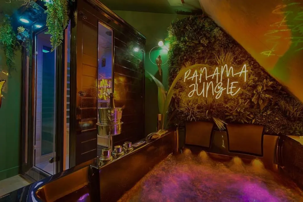 L'Appartement Panama Jungle, suite avec spa à Ivry-sur-Seine