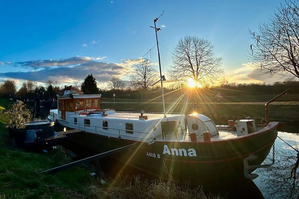 La Péniche Anna, hébergement sur l’eau à Plobsheim