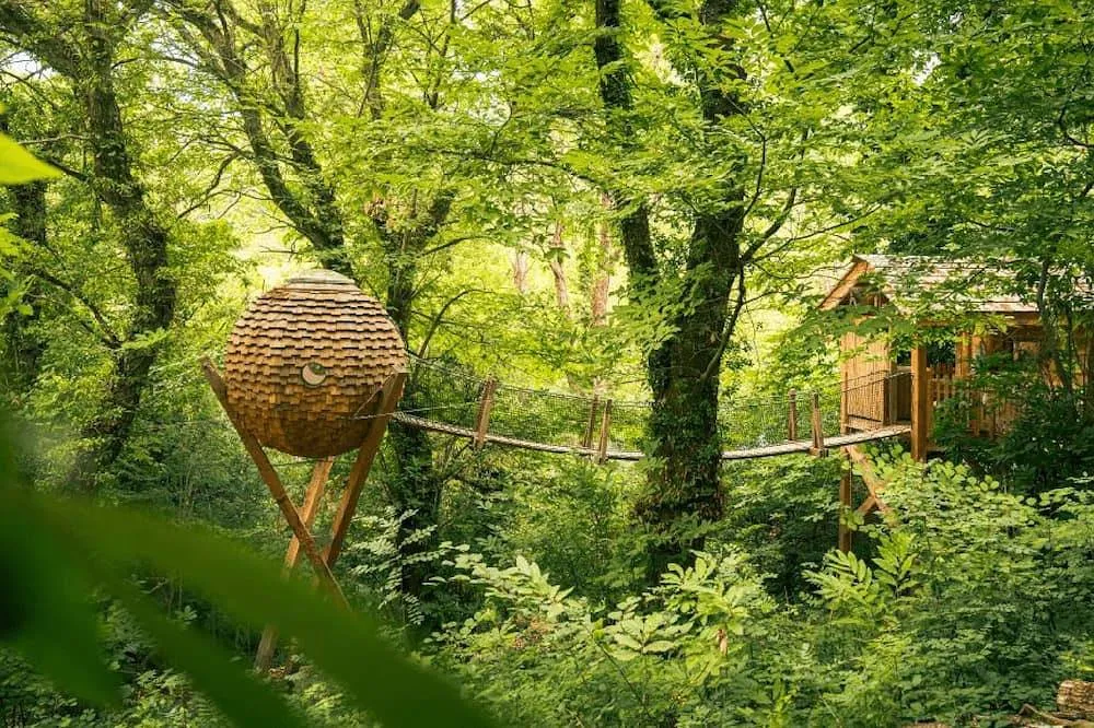 Cabane Sphère Perchée, cabane à Gillonnay