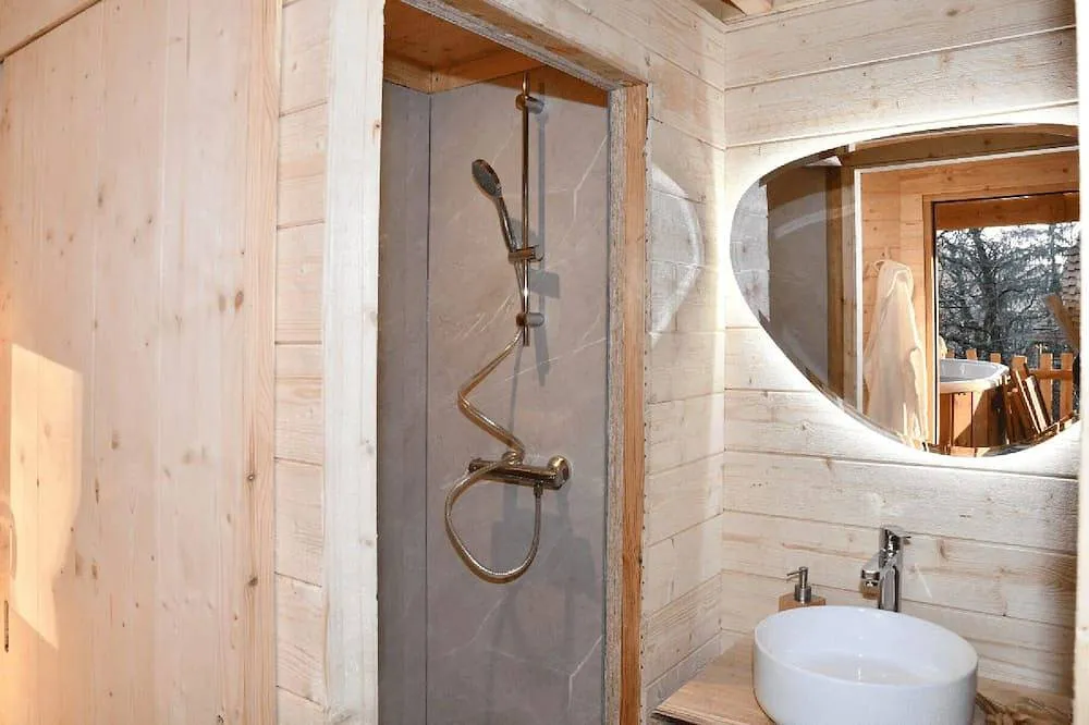 Cabane Sphère Perchée à Gillonnay, photo 4