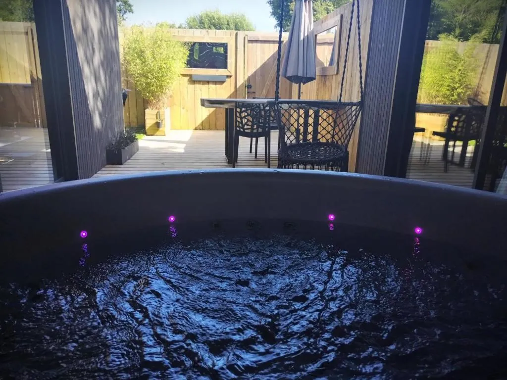 Lodge Cosy, suite avec spa à Saint-Coulitz