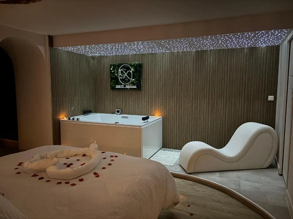 Suite Banjar-Luxe, suite avec spa à Saint-Aubin-d'Aubigné