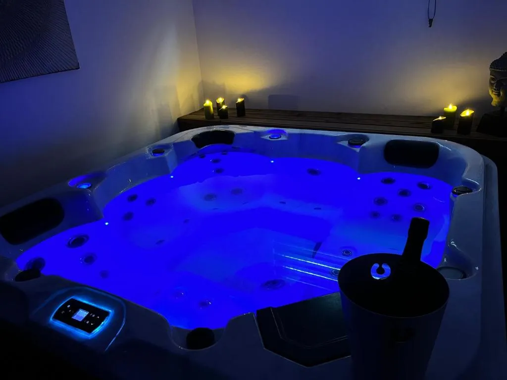 Détente et Spa, suite avec spa à Villers-Allerand
