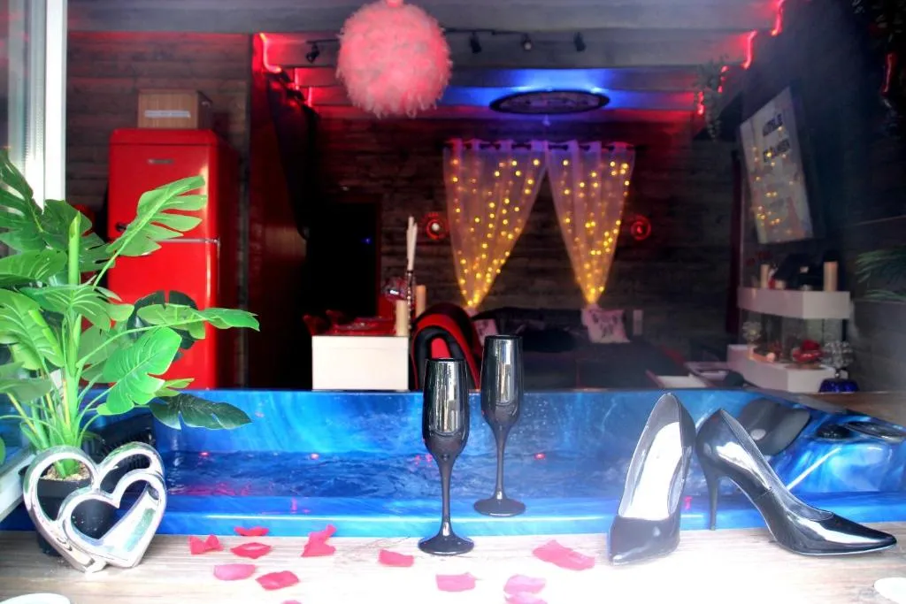Le Romantique, suite avec spa à Caden