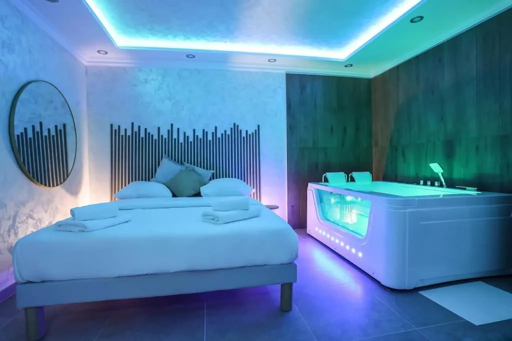Suite Jacuzzi Zénith, suite avec spa à Strasbourg