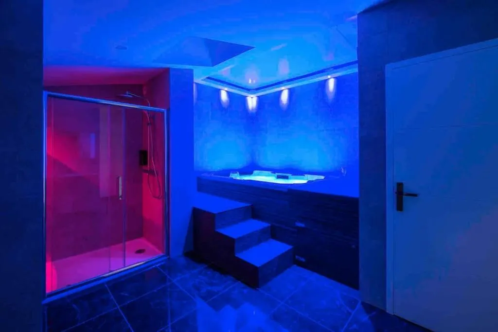 Appartement Jacuzzi et Hammam, suite avec spa à Francheville