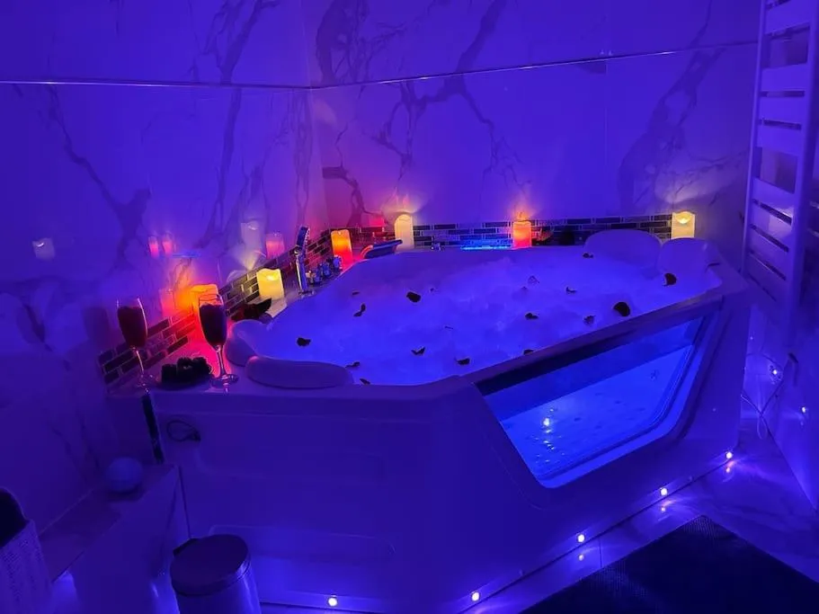 Appartement Jacuzzi La Celle-Saint-Cloud à La Celle-Saint-Cloud, photo 3