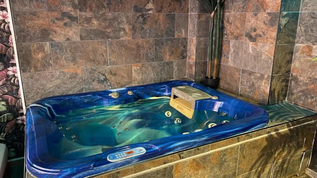 Bali Jacuzzi à La Valette-du-Var, photo 4