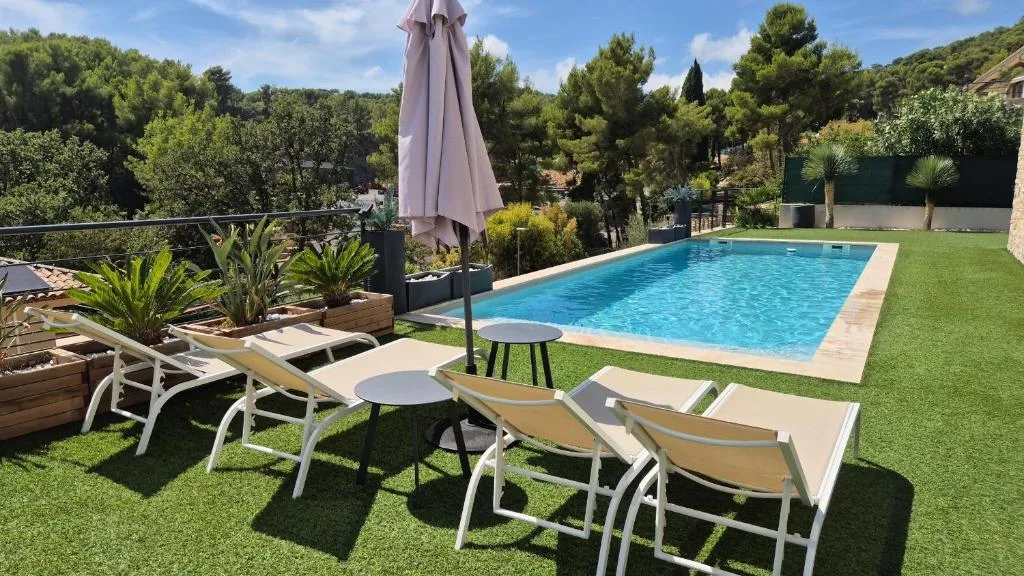 Appartement Piscine et Bain à Remous, suite avec spa à Ollioules