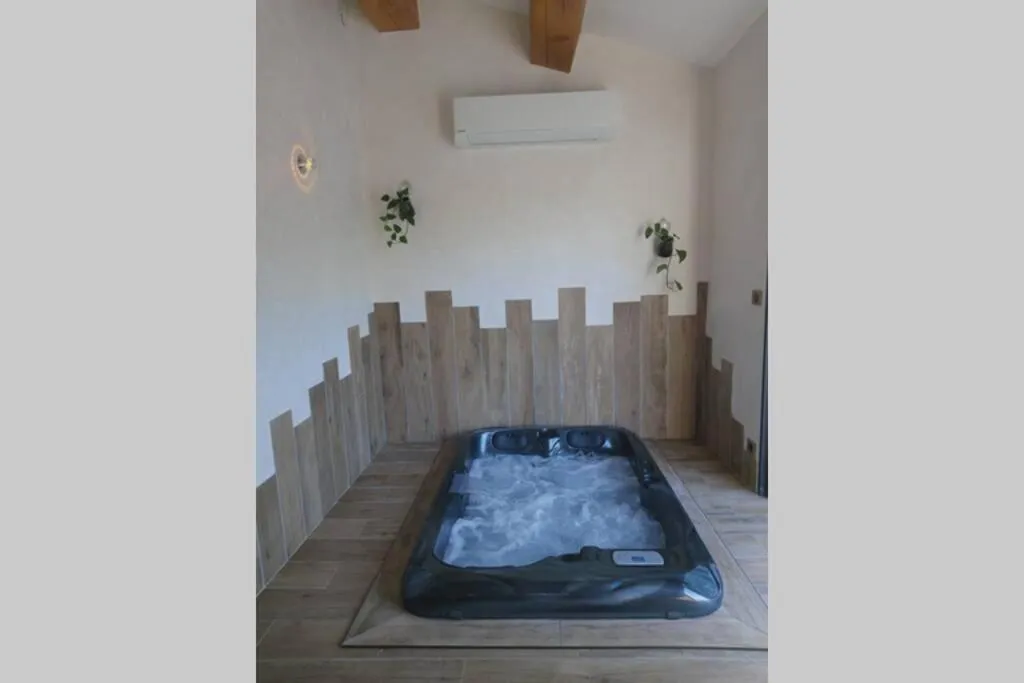Un Petit Coin de Bali, suite avec spa à Carpentras