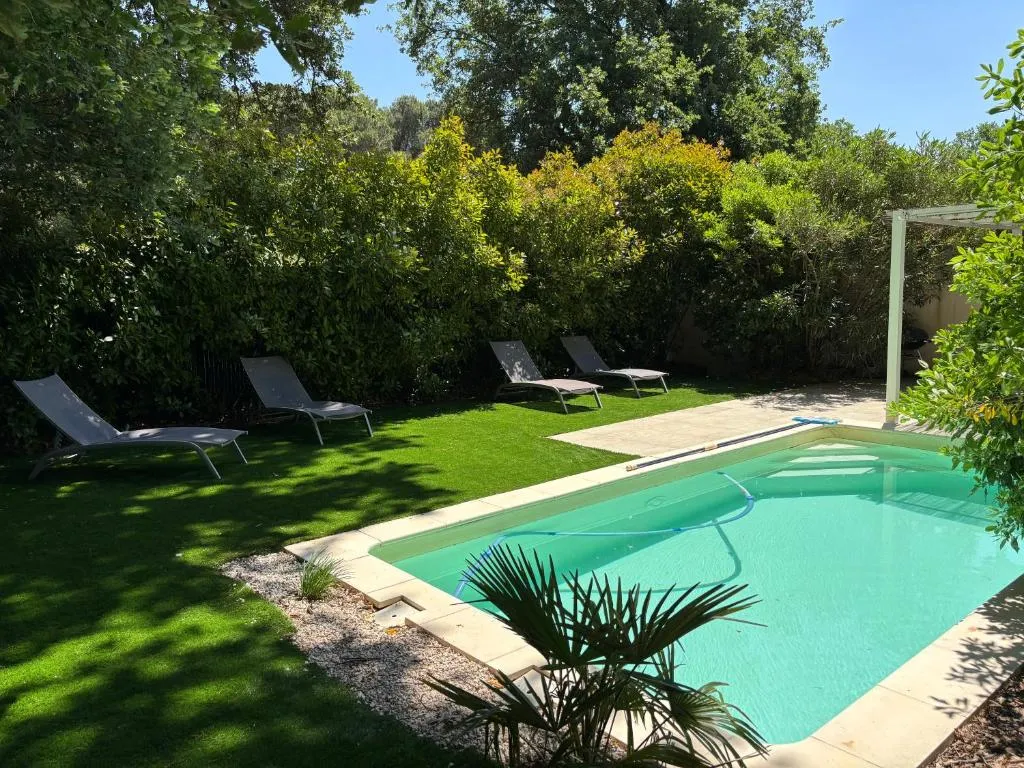 Les Jardins du Castelas, suite avec spa à Uchaux