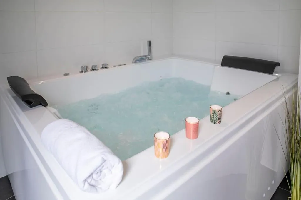 Chablis Spa Premier Cru, suite avec spa à Chablis