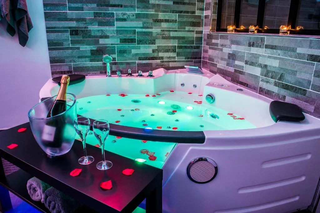 Le Spamoureux, suite avec spa à Boussy-Saint-Antoine