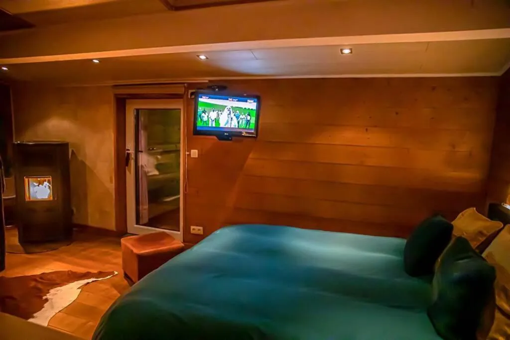 Le Cabanon Spa Privatif à Aye, photo 6