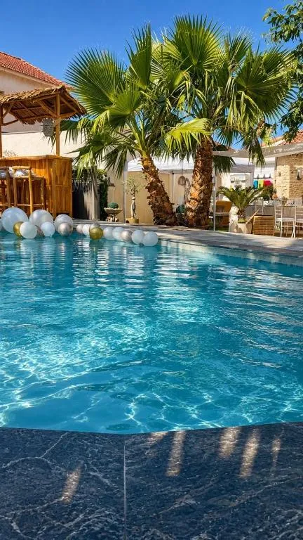 L'Eden Palm Suite et Spa à Berre-l'Étang, photo 3