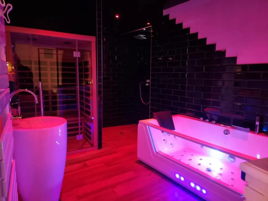 Le Baldaquin, suite avec spa à Bayeux