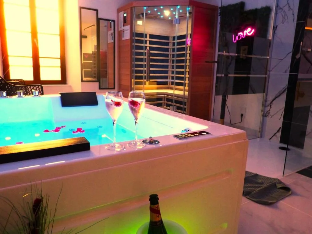 Le Triplex Balnéo Duo, suite avec spa à Hermanville-sur-Mer