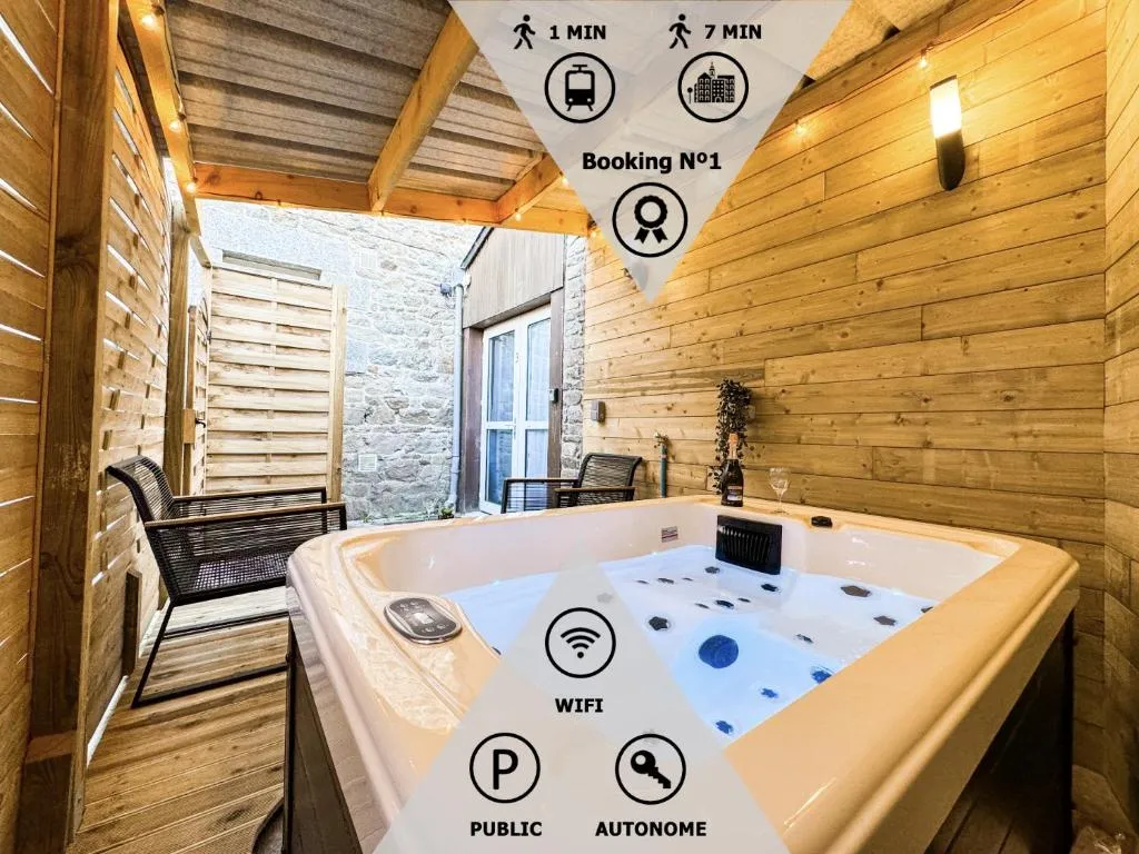La Suite Jacuzzi de la Gare, suite avec spa à Guingamp