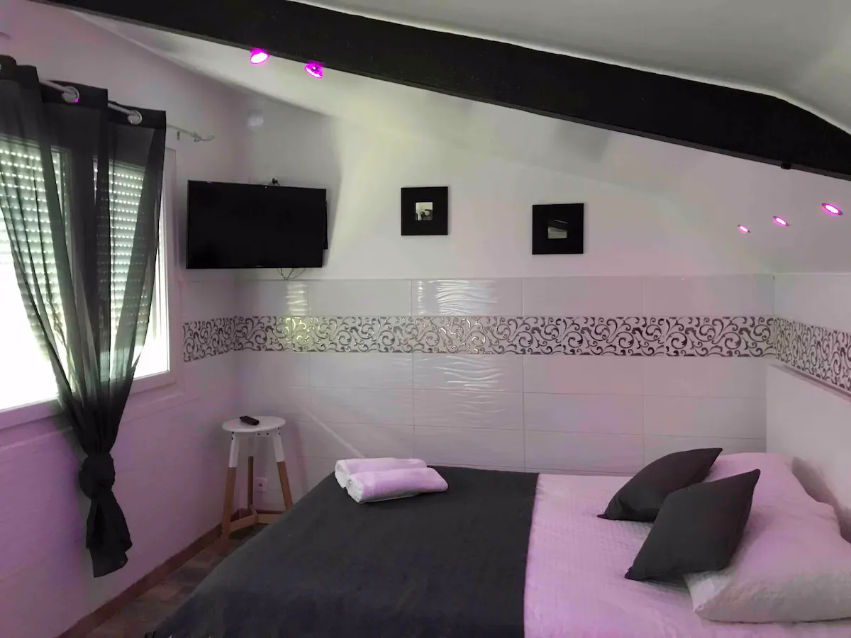 La Cabane Jacuzzi à Corbeil-Essonnes, photo 3
