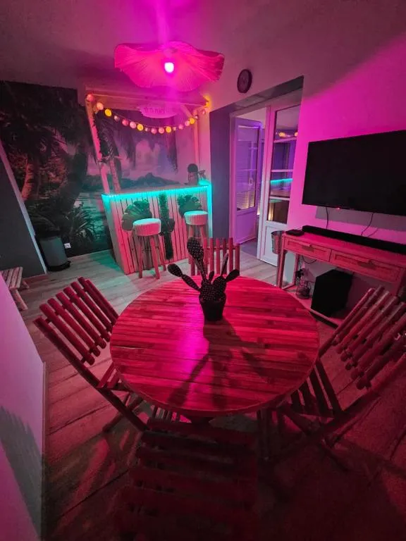 Love Room Tropicale à Aubers, photo 4