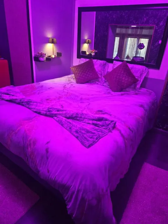 Love Room Divine à Aubers, photo 2