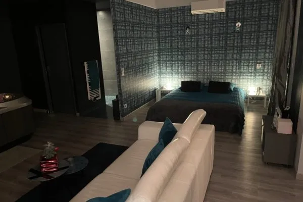La Suite Jacuzzi Hammam à Bourg-lès-Valence, photo 3