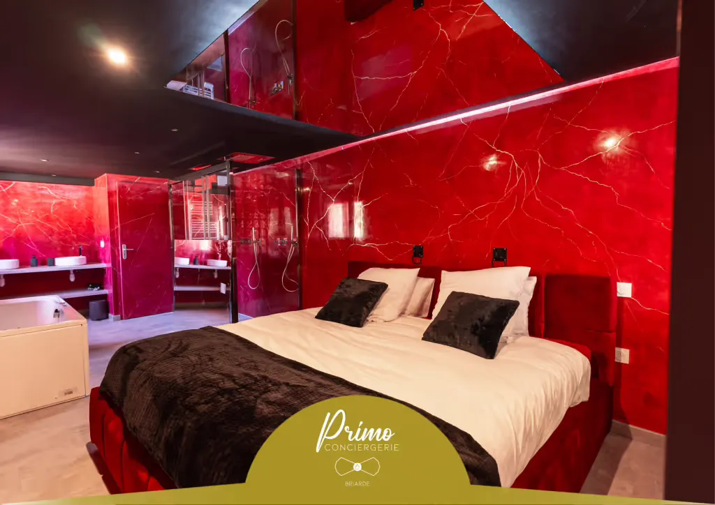 La Suite Rouge et Noire, suite avec spa à La Ferté-Gaucher