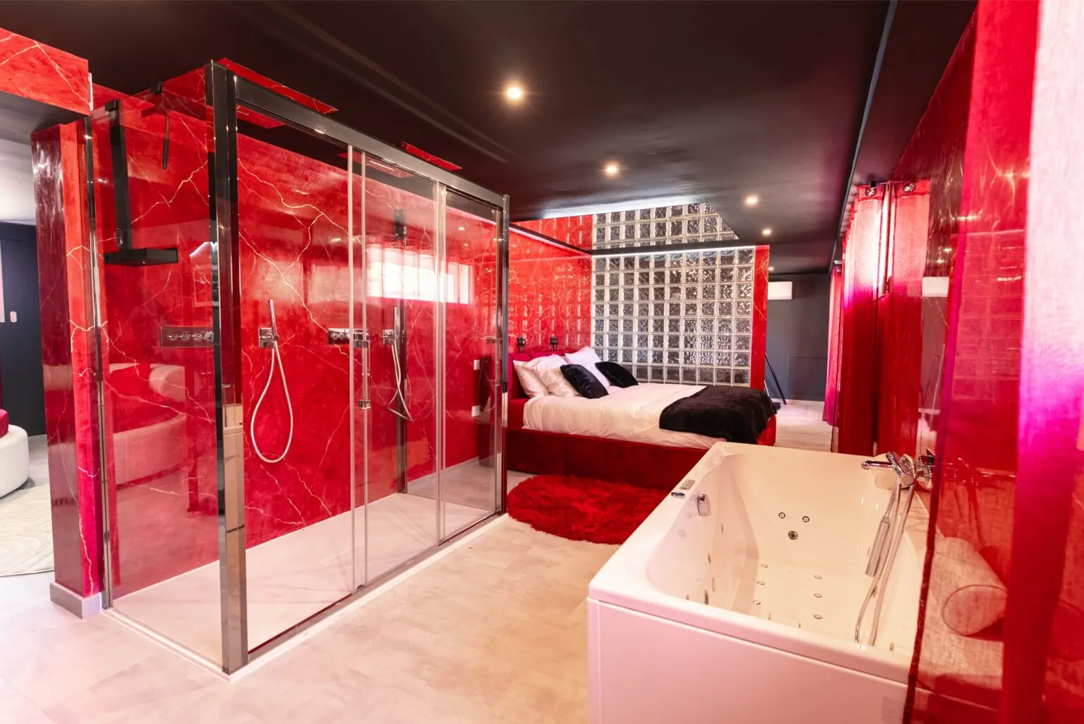 La Suite Rouge et Noire à La Ferté-Gaucher, photo 3