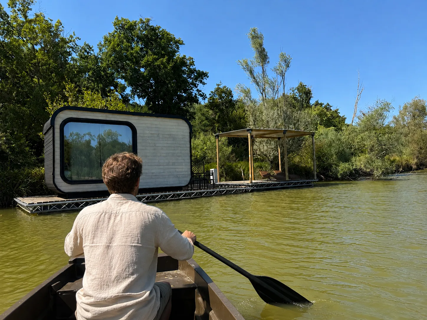 La Cabane Héron, hébergement sur l’eau à Bâgé-Dommartin