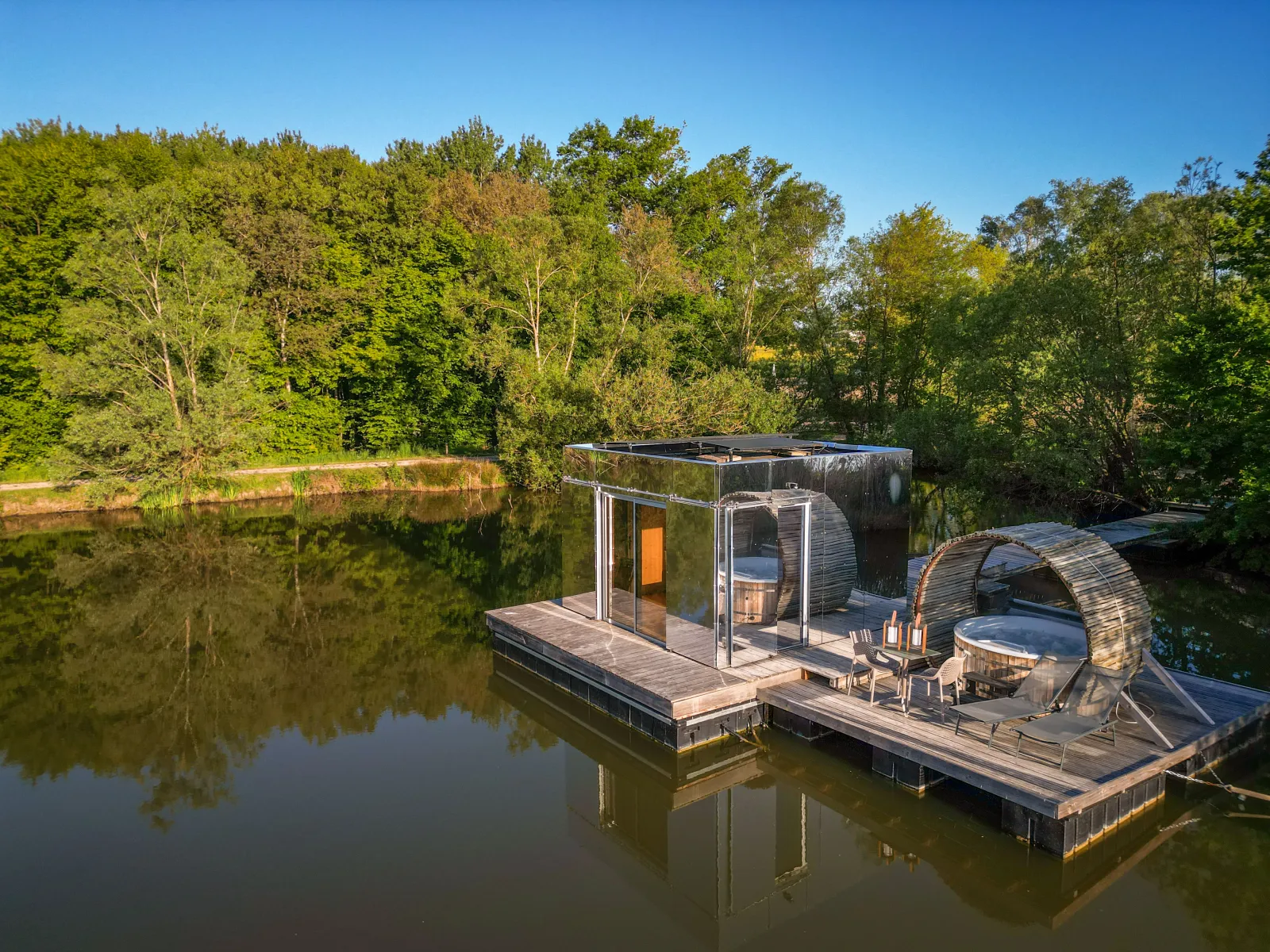 La Cabane Miroir à Bâgé-Dommartin, photo 3