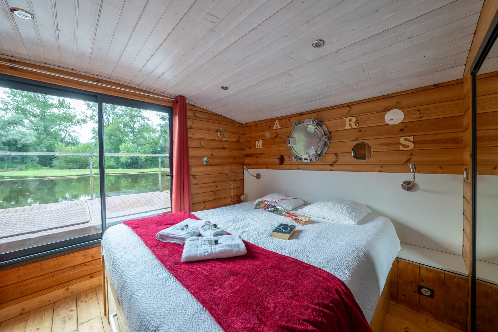 La Toue Cabanée Spa à Chassenard, photo 3