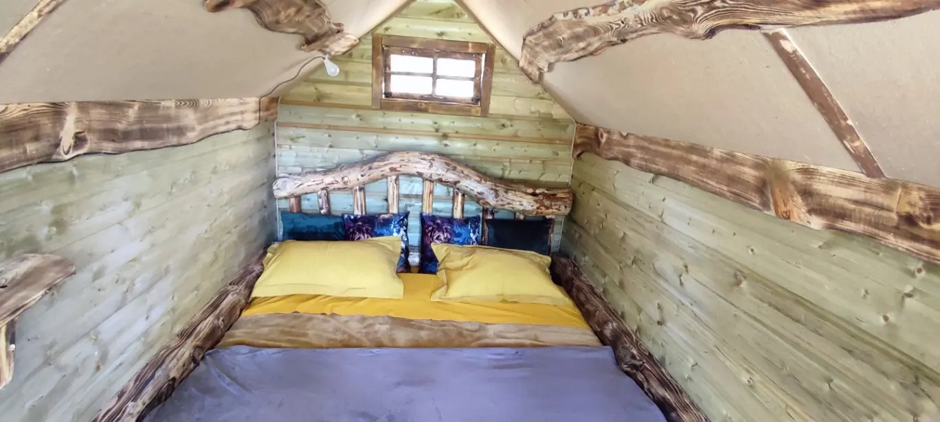 Cabane sous le grand chêne à Saint-Julien-du-Serre, photo 3
