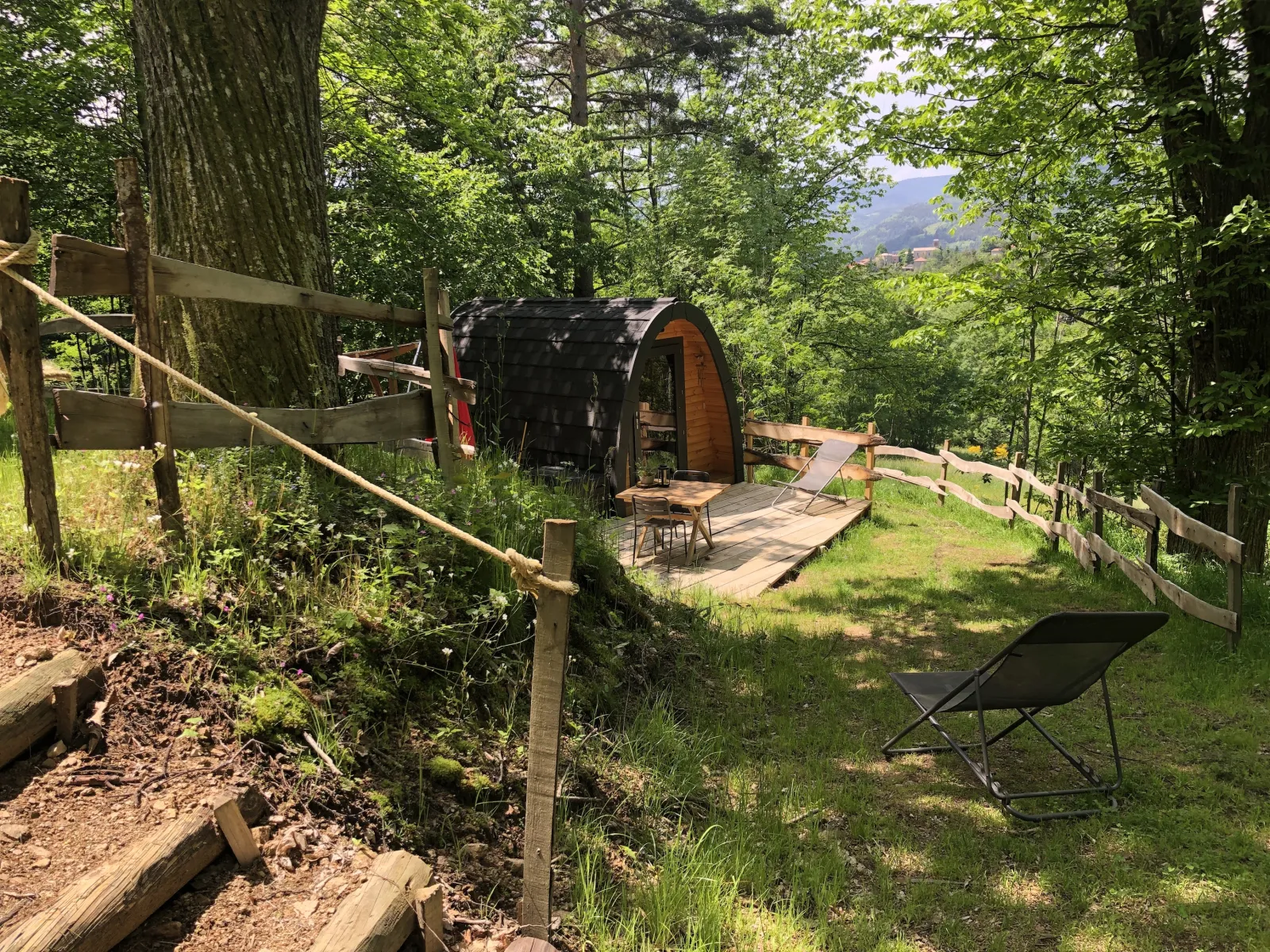 Cabane sous les châtaigniers, cabane à Nozières