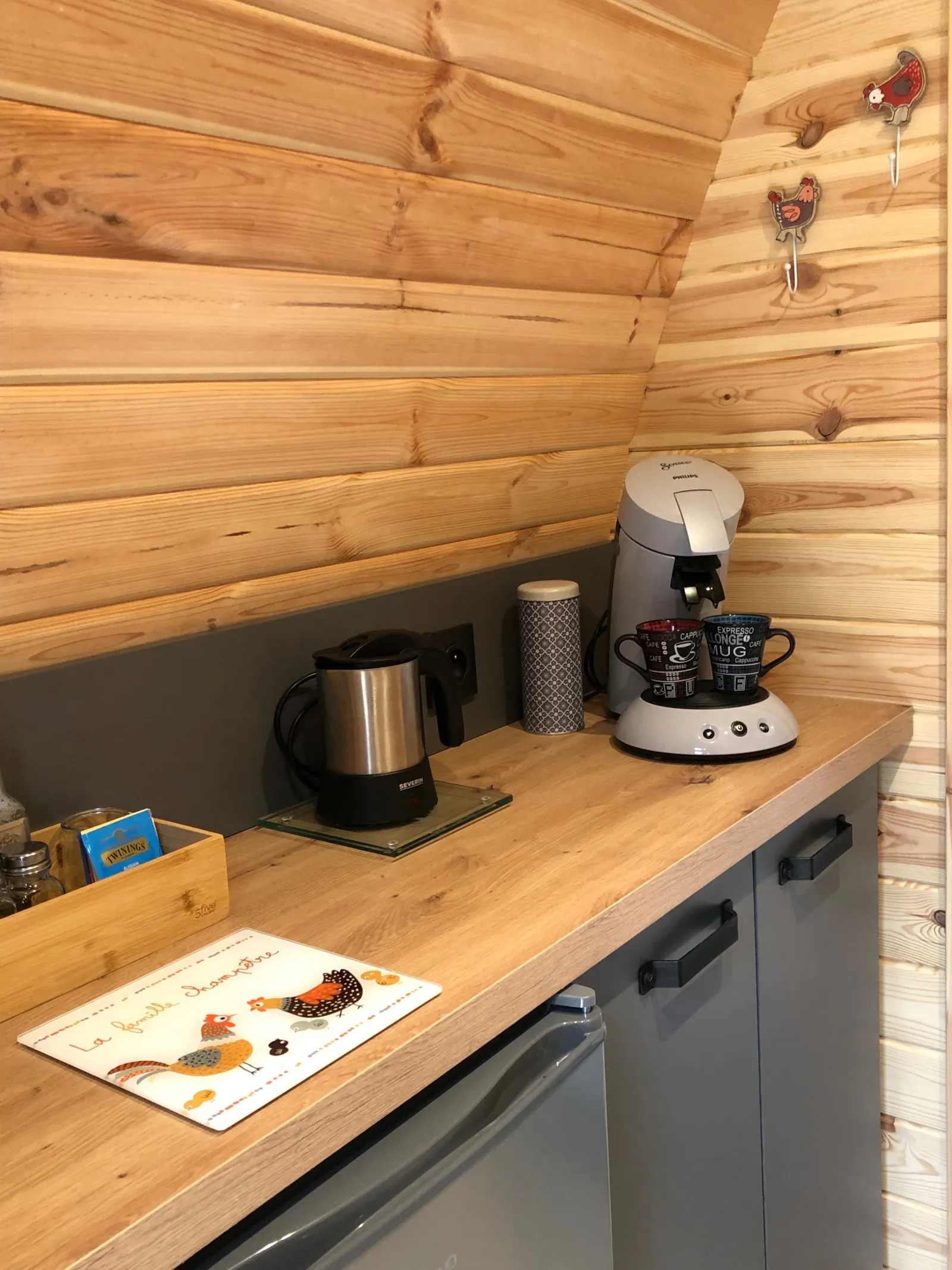 Cabane sous les châtaigniers à Nozières, photo 6